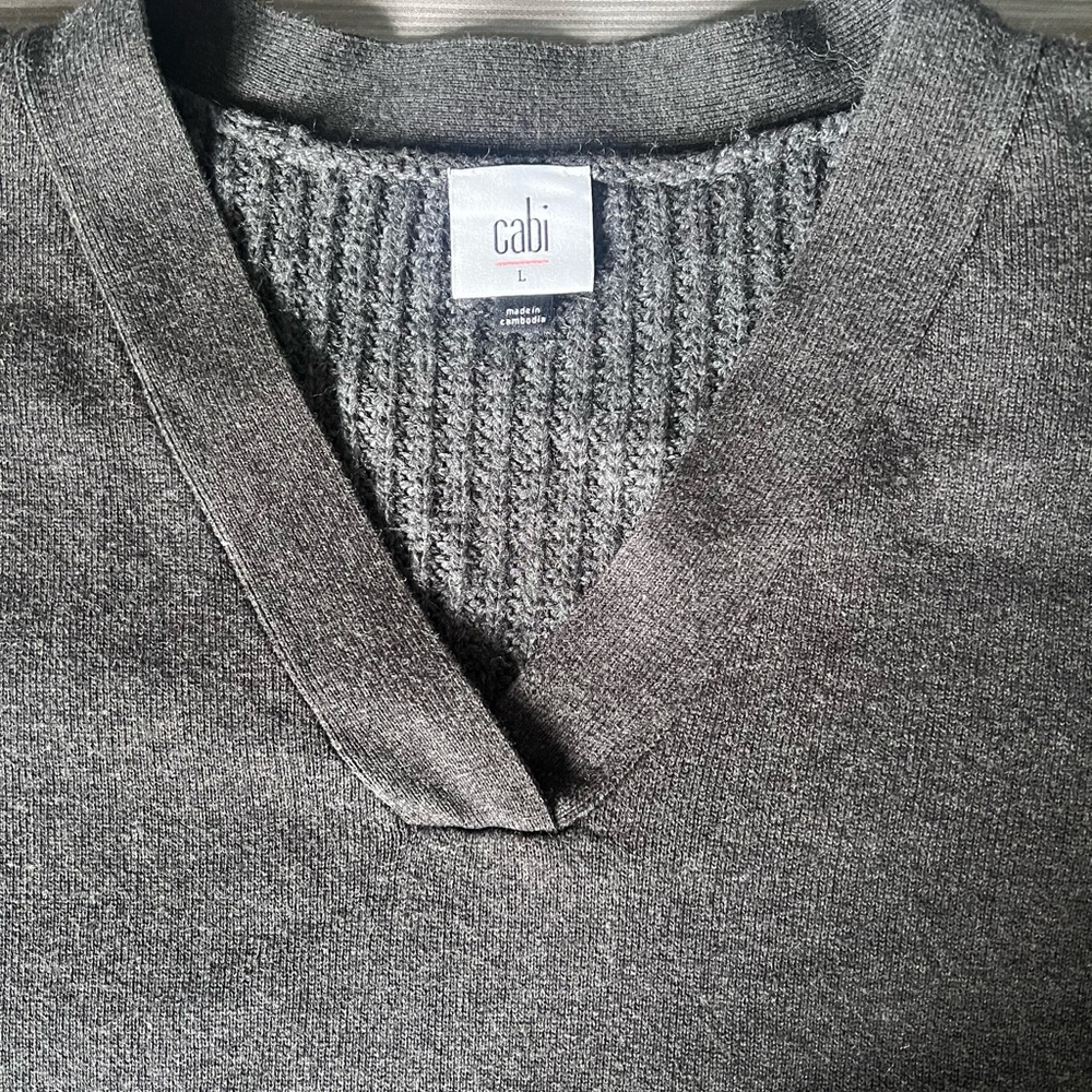 CAbi Gray V-Neck Sweater with Ribbed Knit Texture NWOT SIZE L